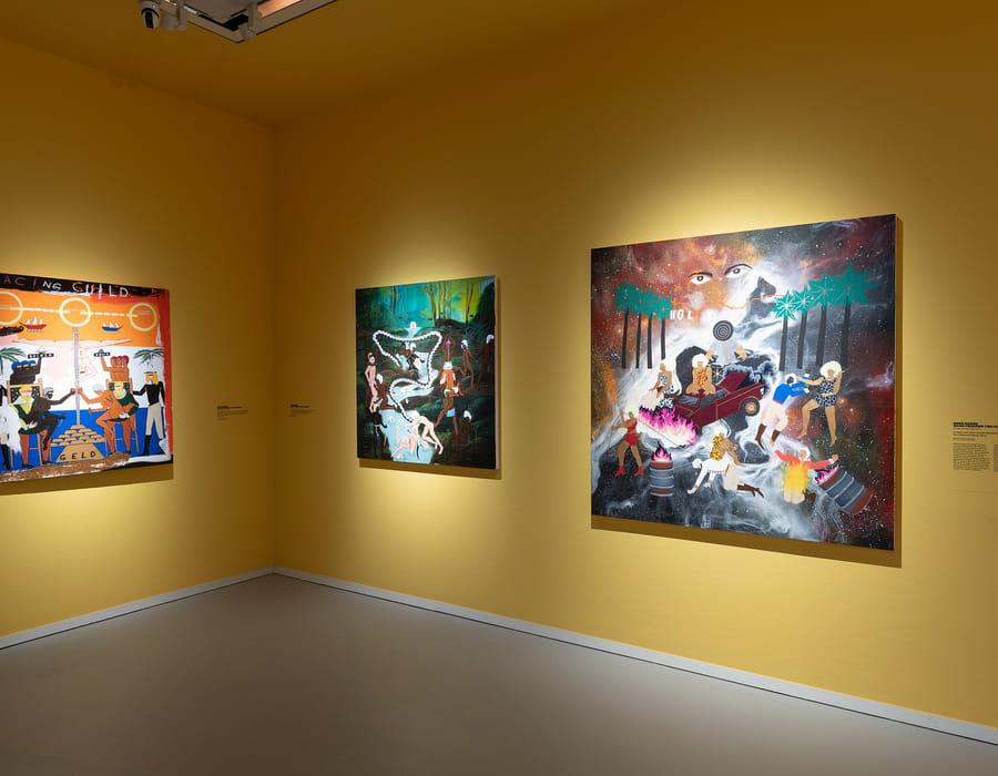 v.l.n.r.: Everybody wants to rule the world. We just want to get paid, party, and bullshit. - The unofficial creed of the Spacing Guild written by Oldenbarnevelt and Usselincx. Or sugar and spice. V.O.C., G.W.C. en In flagrante delicto. The lovers along the Lazy River are ambushed by a company of Maroons from the interior. Surinam 1792. Or, You don’t see us but we see you part II van Umar Rashid (Alias Frohawk Two Feathers), met dank aan Cokkie Snoei en Lenape Laura Mars and the Mankillers come to the Hollywood Nebula van Umar Rashid (Alias Frohawk Two Feathers), met dank aan Galerie Almine Rech. Foto: Heinz Aebi.