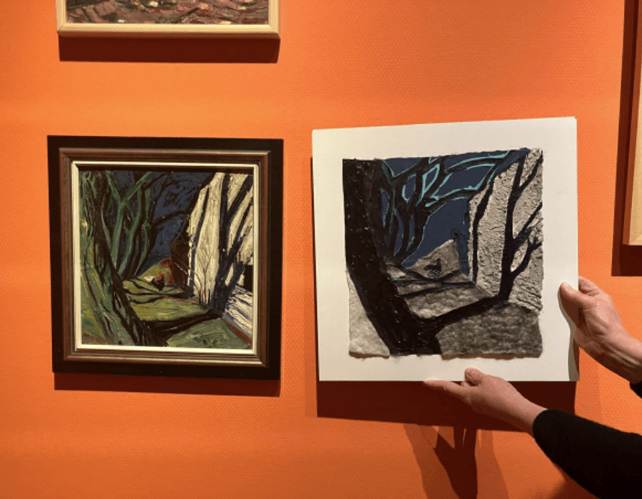 Het voelschilderij hangt nu op zaal bij Van Gogh