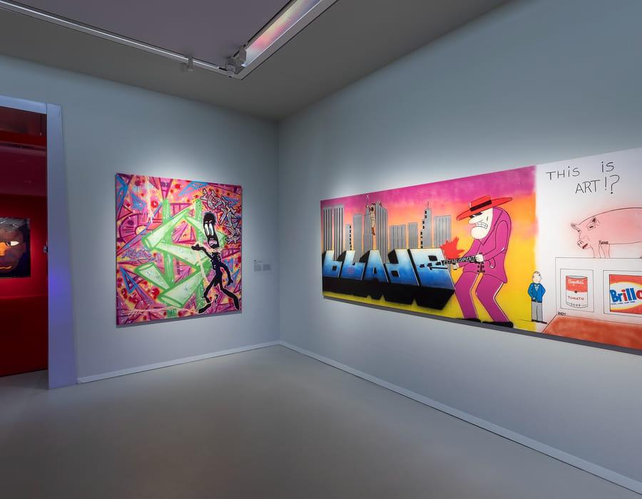 v.l.n.r.: Black Man in Black Harlem van Lee Quiñones, bruikleen Martijn en Jeanette Sanders, Amsterdam, Killing Yourself to Live van Quik, schenking Quik, en This is Art!? Another Blockbuster Production van Blade, bruikleen Yaki en Tilly Cornblit. Foto: Heinz Aebi